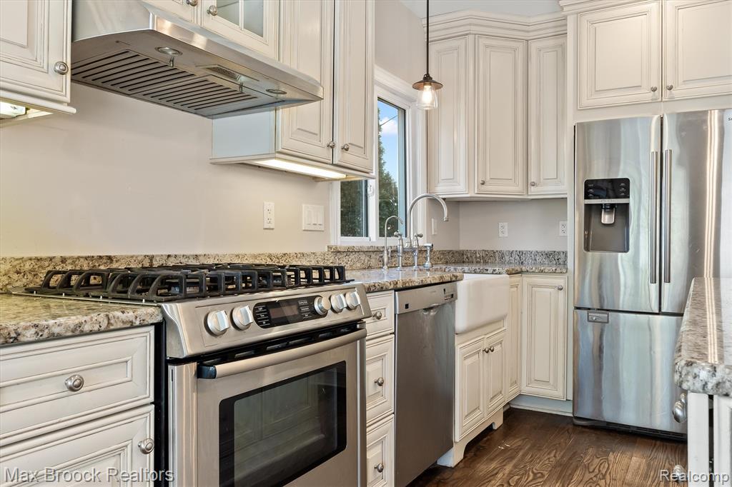 2375 Lakeside Drive, Highland, MI 48356 — Photo 17