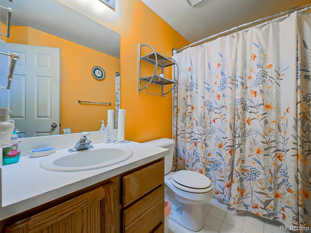 7594 Bay Tree Drive, Ypsilanti, MI 48197 — Photo 15