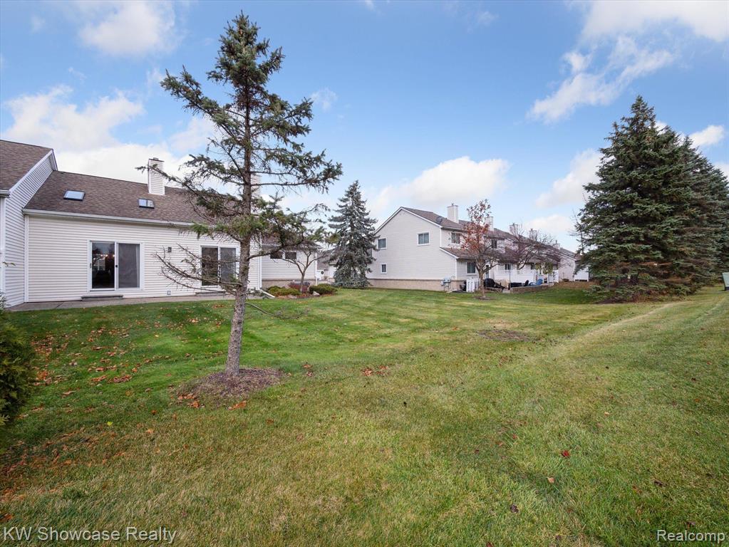 61011 EVERGREEN, South Lyon, MI 48178 — Photo 46