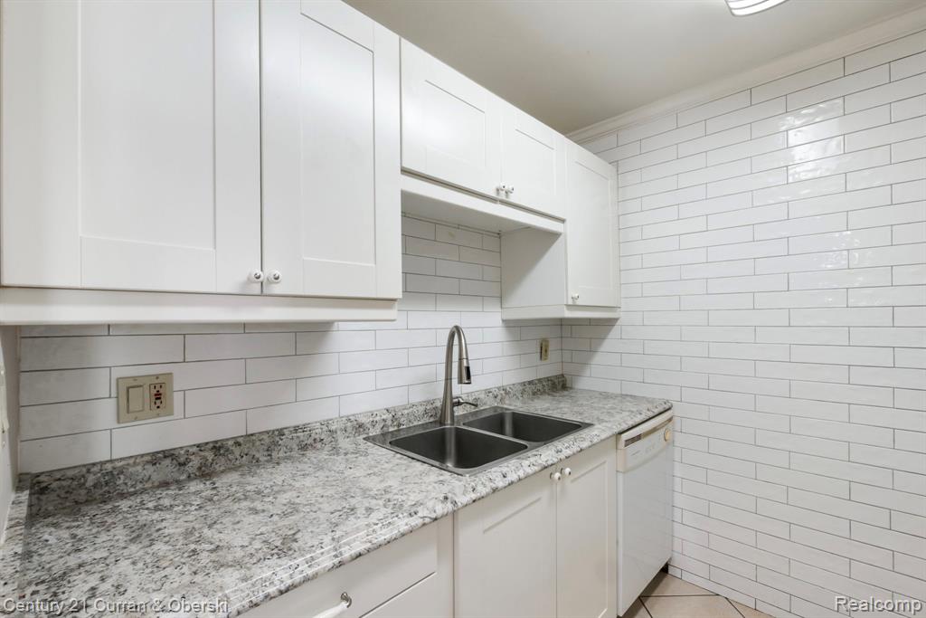 525 Fairbrook Street, 108, Northville, MI 48167 — Photo 17