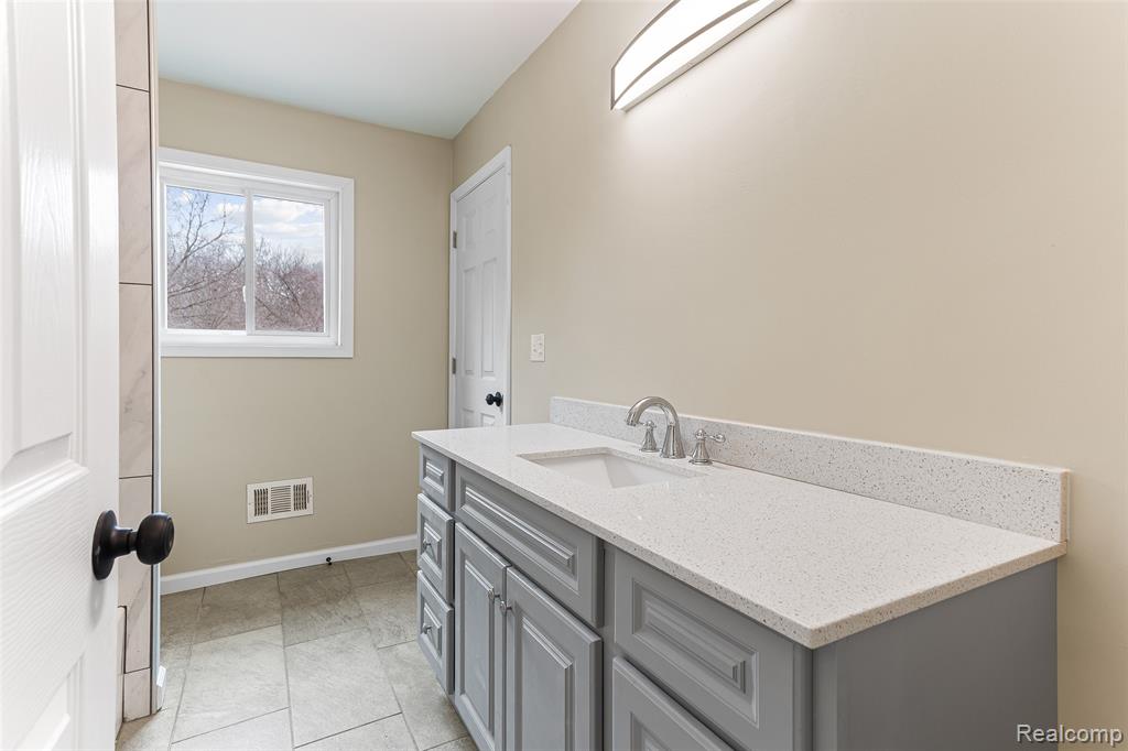 3745 Capitol Way, Highland, MI 48356 — Photo 21