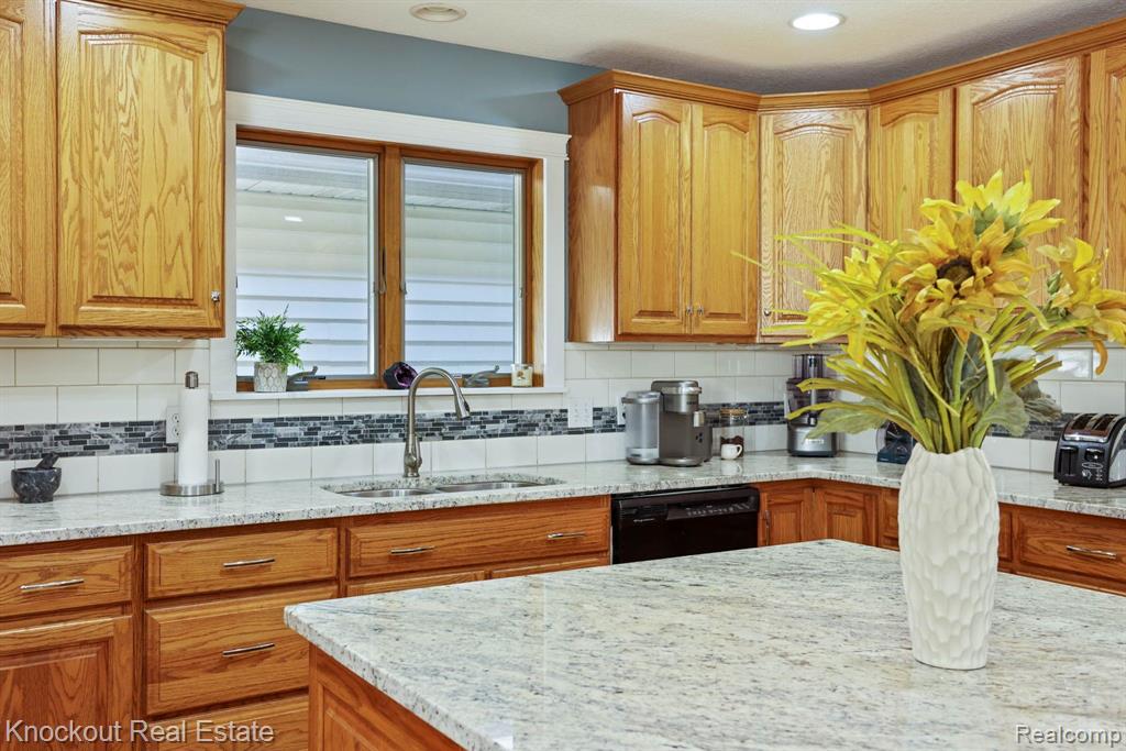 9763 BEECH TREE Lane, Frankenmuth, MI 48734 — Photo 22