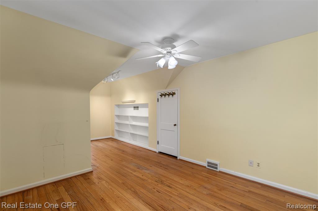 1488 Roslyn Road, Grosse Pointe Woods, MI 48236 — Photo 17