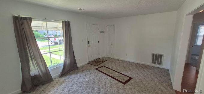 92 Kalama E, Madison Heights, MI 48071 — Photo 7