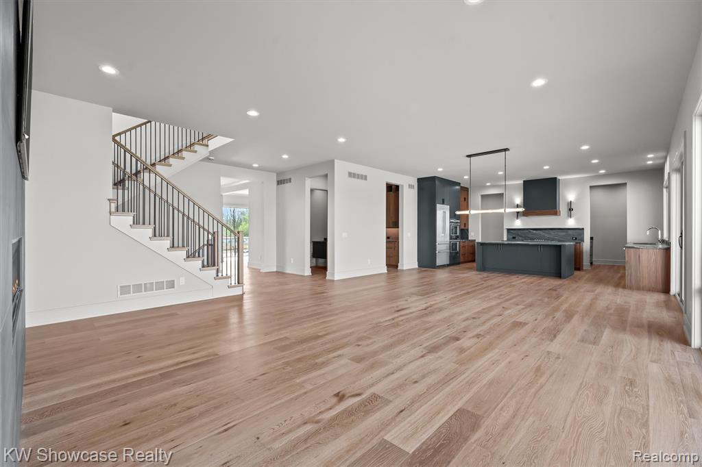 2559 Crystal Lake Drive, Commerce Twp, MI 48382 — Photo 17