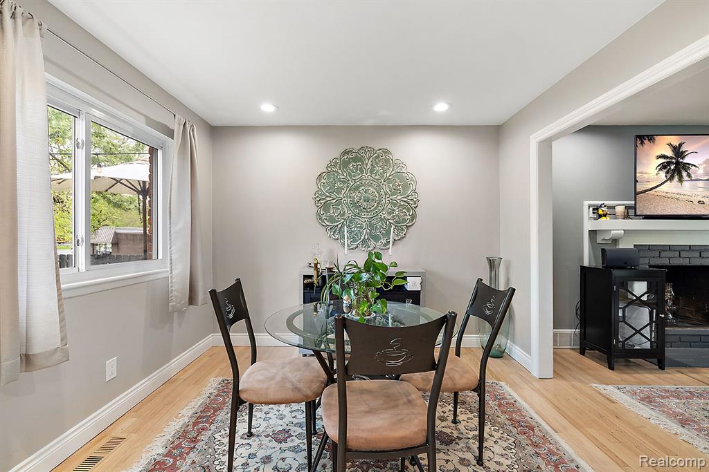 1000 CANTERBURY Street, Northville, MI 48167 — Photo 21
