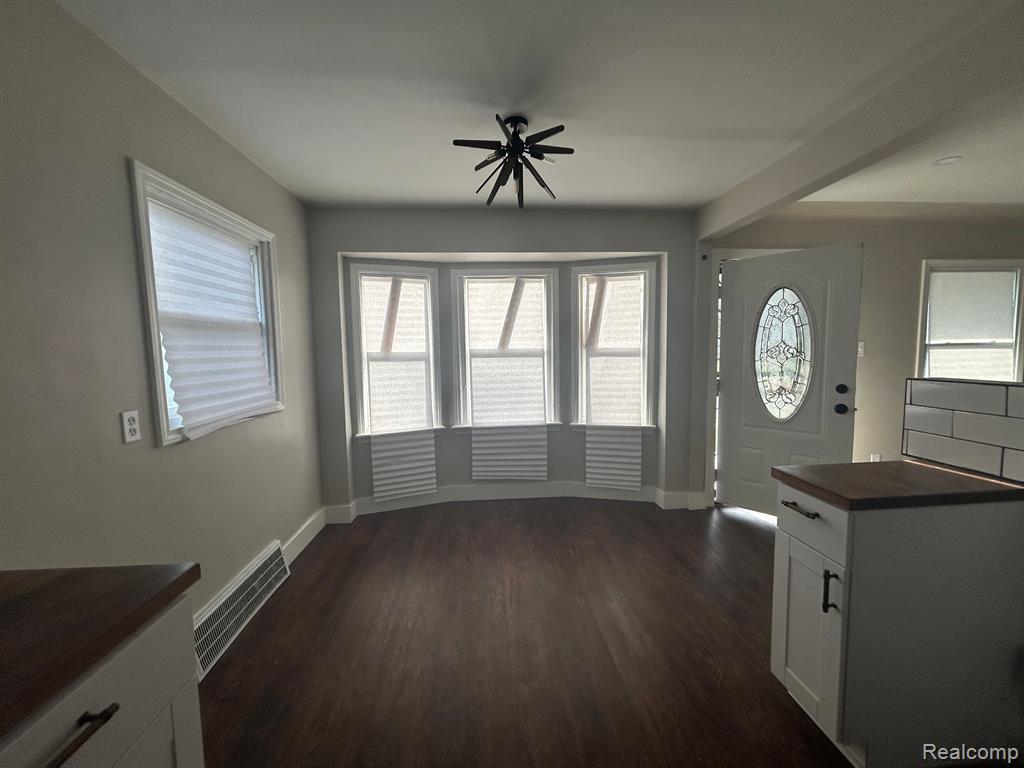 9584 AUBURN Street, Detroit, MI 48228 — Photo 5