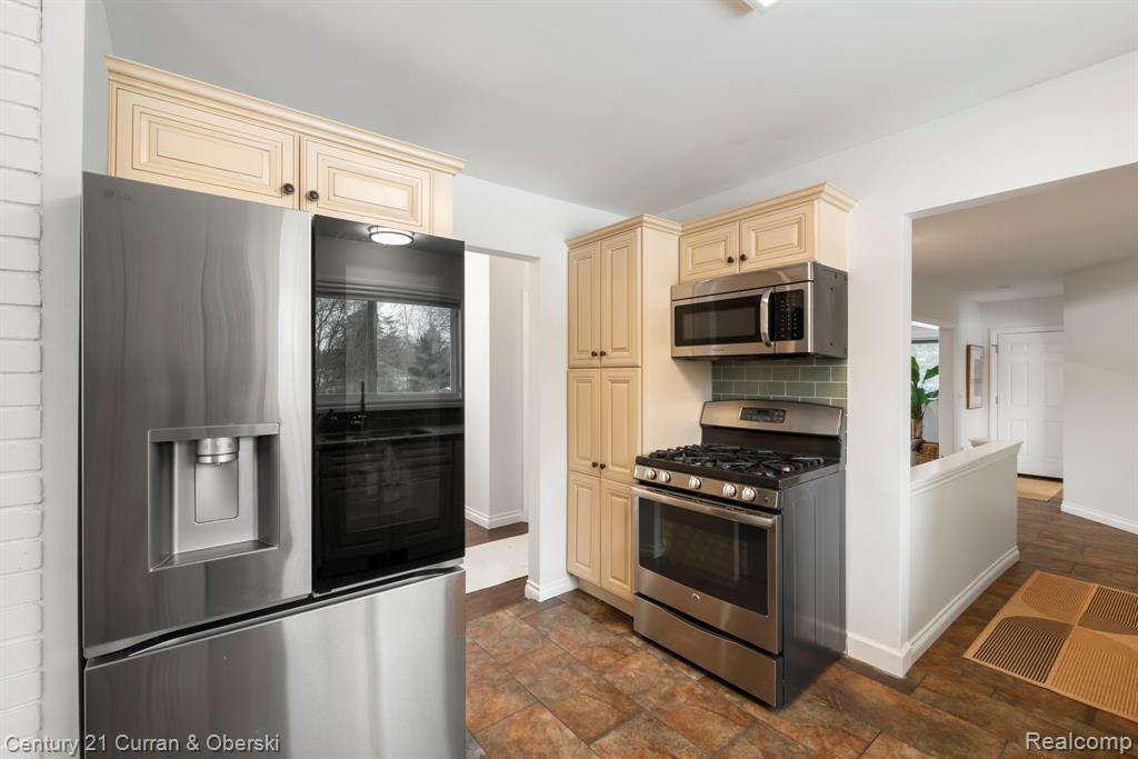 21412 Holmbury Road, Northville, MI 48167 — Photo 22