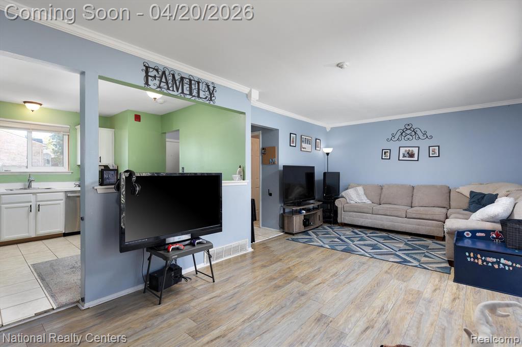 2057 W FRANKLIN Drive, Canton, MI 48187 — Photo 8