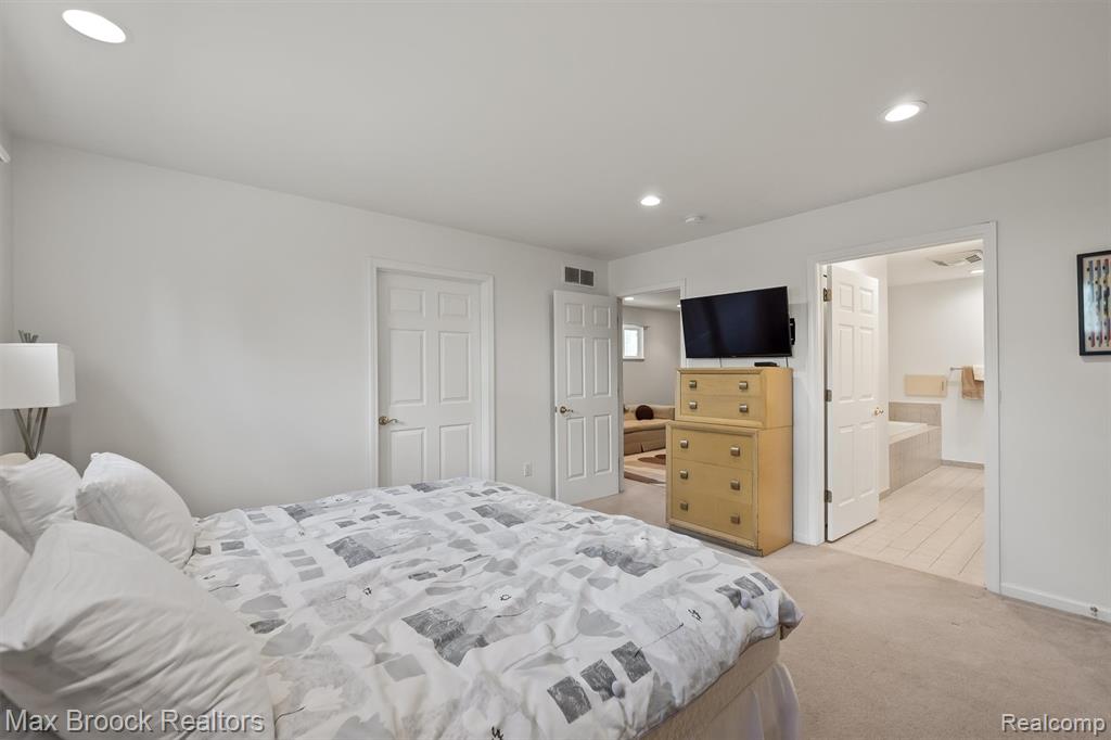 6540 Alderley Way, West Bloomfield, MI — Photo 31