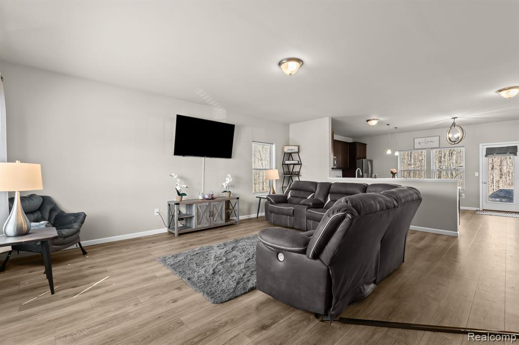 42884 FREDERICK, Van Buren, MI 48111 — Photo 4