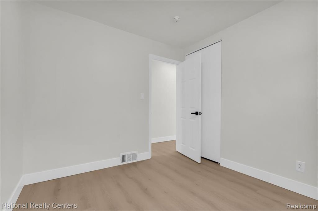 9020 Leverne, Redford, MI 48239 — Photo 15