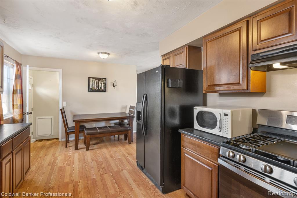 921 MACE Avenue, Madison Heights, MI 48071 — Photo 13