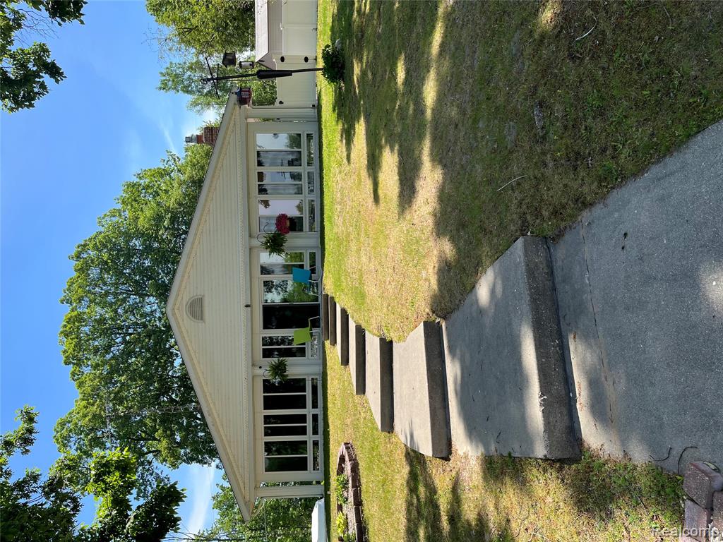 8055 Kovacs Drive, Linden, MI 48451 — Photo 2