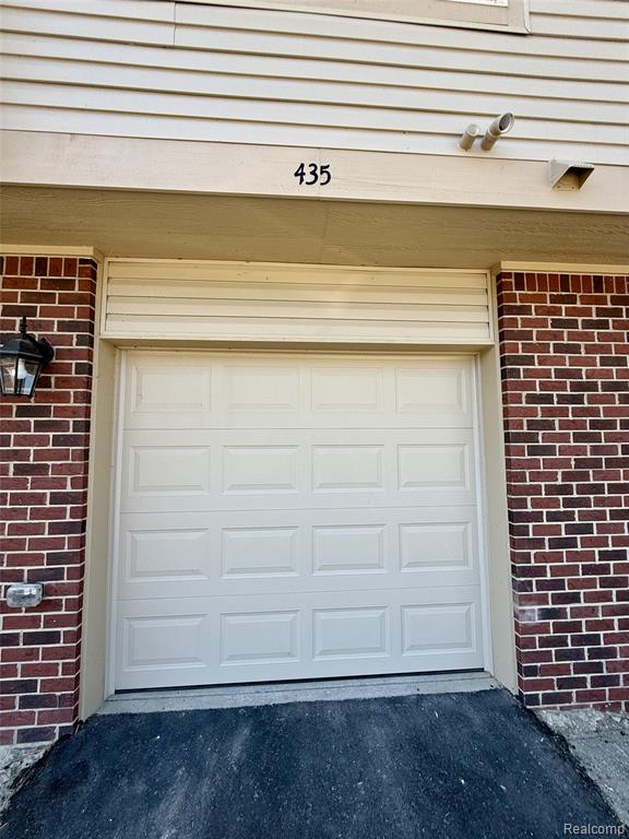 435 Village Drive, Walled Lake, MI 48390 — Photo 31