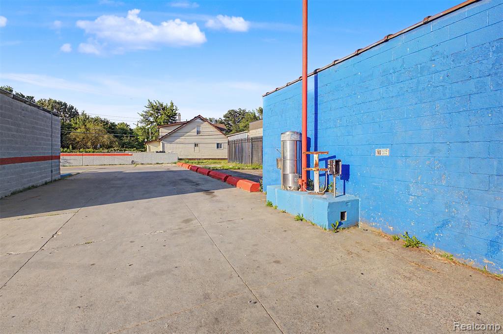 19639 W Warren Avenue, Detroit, MI 48228 — Photo 9