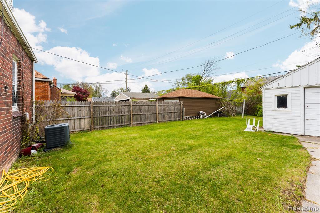 9230 Hartwell Street, Detroit, MI 48228 — Photo 30