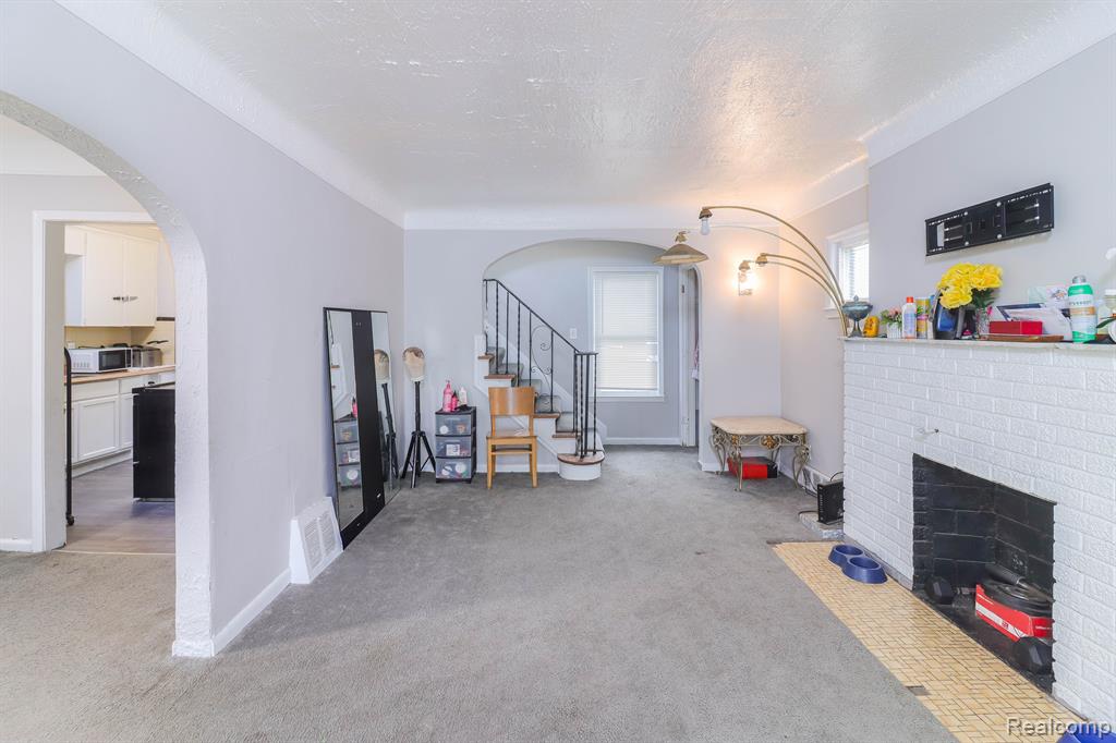 9409 SORRENTO Street, Detroit, MI 48228 — Photo 9