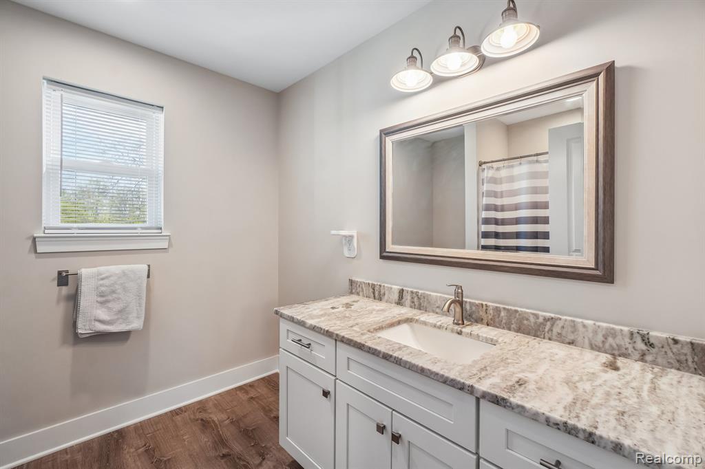 340 Dover Road, Waterford, MI 48328 — Photo 24