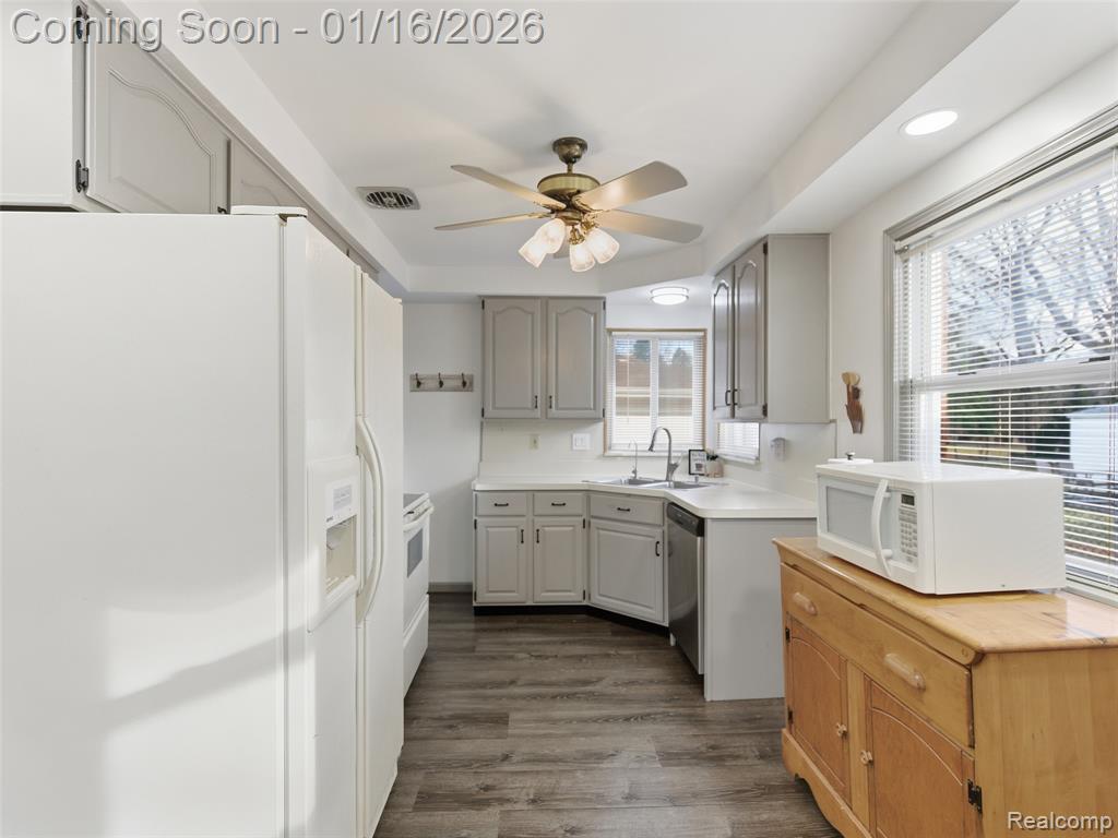 9687 Seavitt Drive, Allen Park, MI 48101 — Photo 10