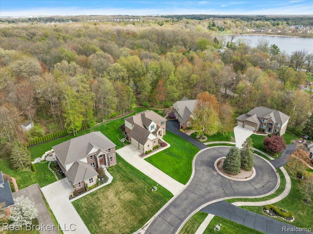 5633 GOLF POINTE Drive, Clarkston, MI 48348 — Photo 23