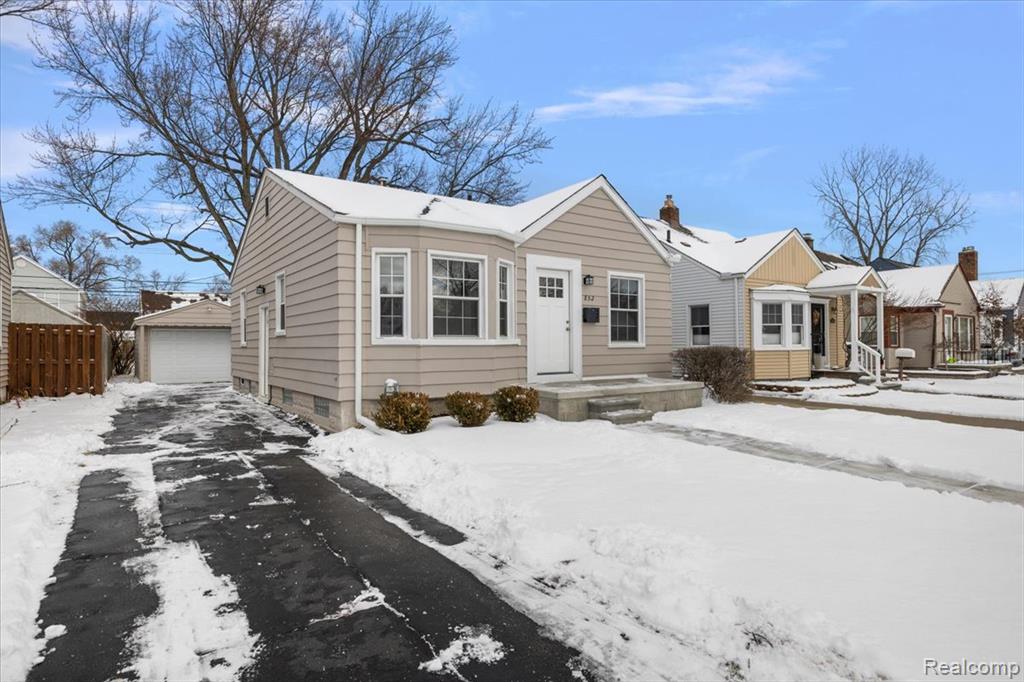 852 Cambridge Road, Berkley, MI 48072 — Photo 2
