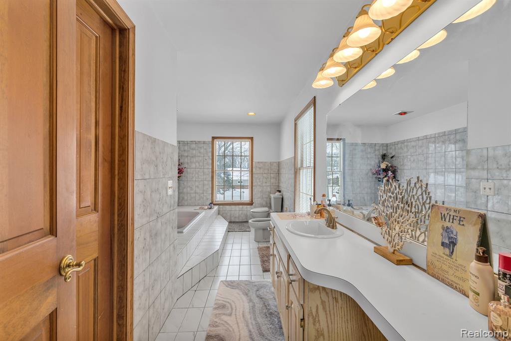 8121 Saint James Drive, Grosse Ile, MI 48138 — Photo 36