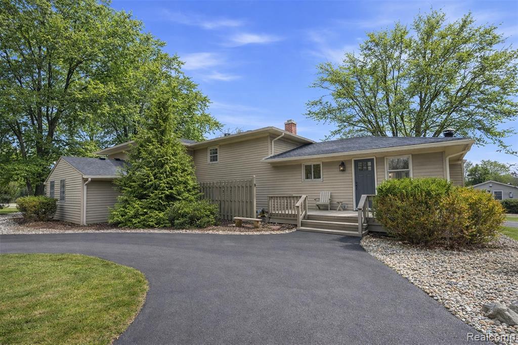 5370 Edgelake Drive, Pinckney, MI 48169 — Photo 37