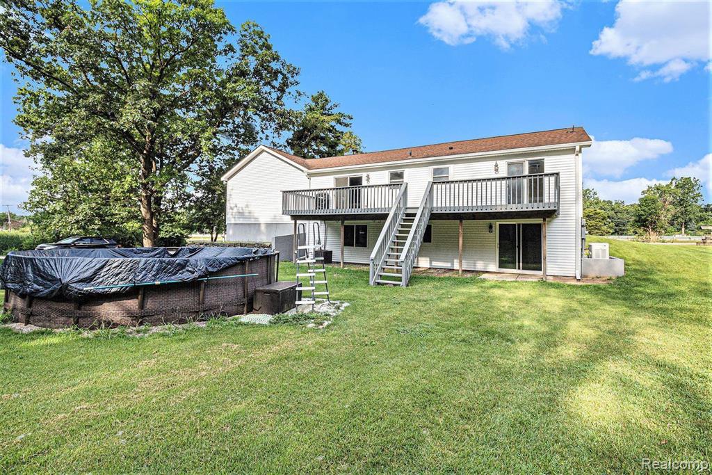 8767 FIELDCREST Drive, Brighton, MI 48116 — Photo 18
