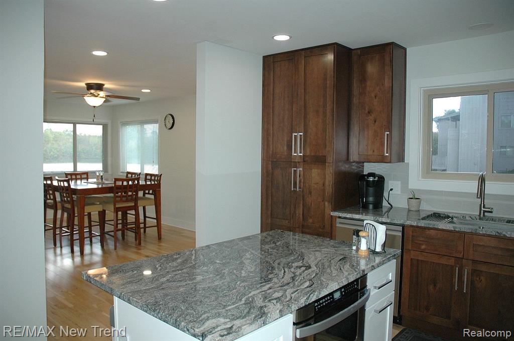 9528 FENHILL Drive, Grand Blanc, MI 48439 — Photo 10