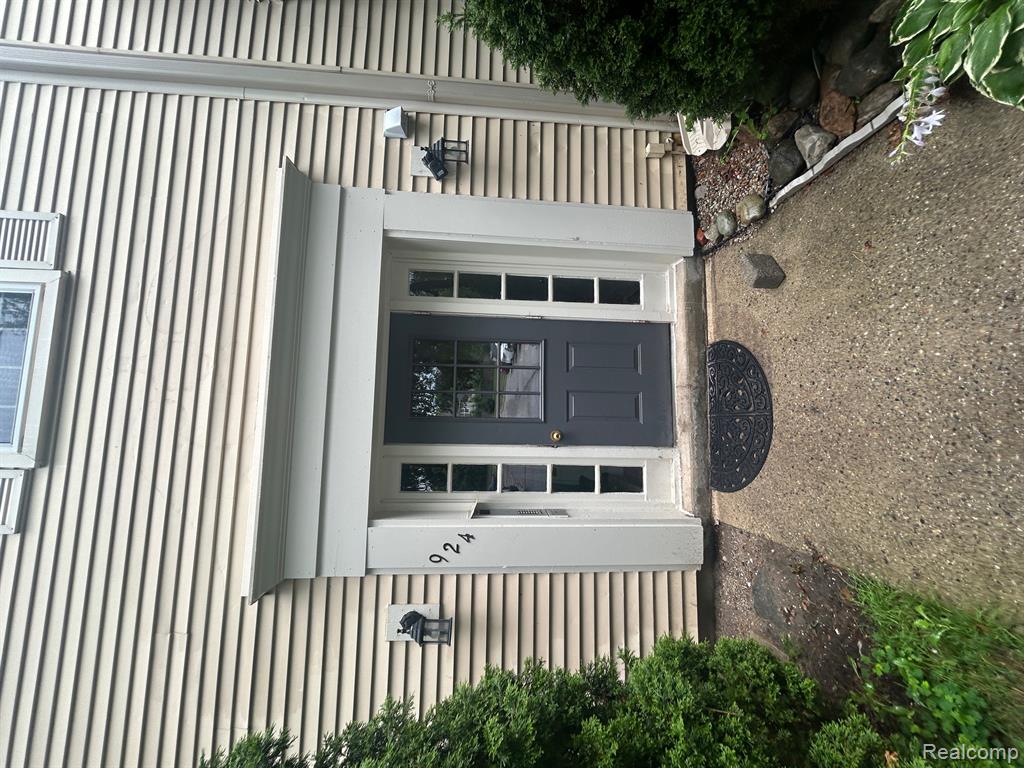924 CHESTNUT HILL Drive, Auburn Hills, MI 48326 — Photo 3