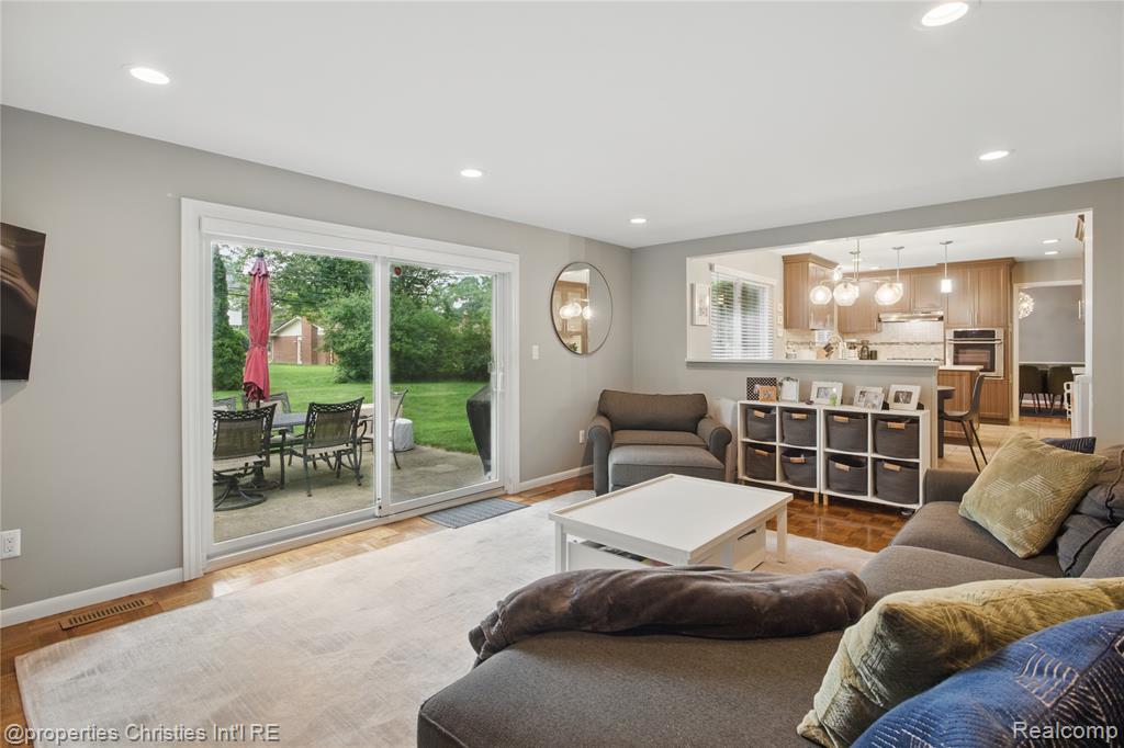 6821 Tamerlane Drive, West Bloomfield, MI — Photo 12