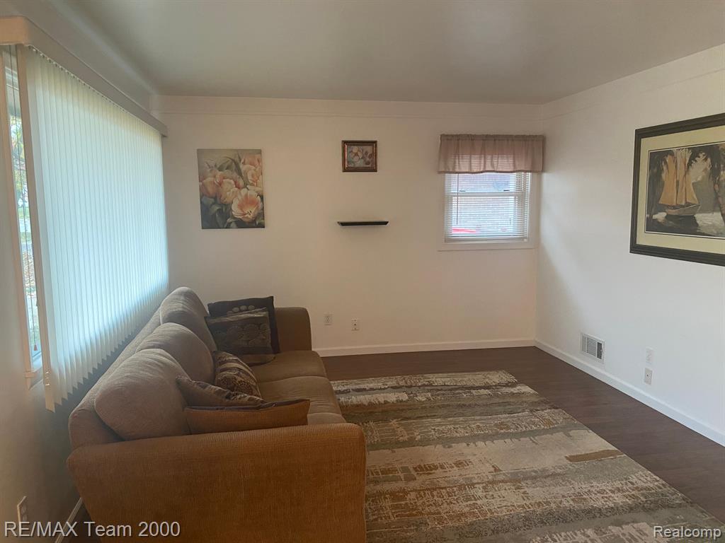 4981 PARDEE Avenue, Dearborn Heights, MI 48125 — Photo 8