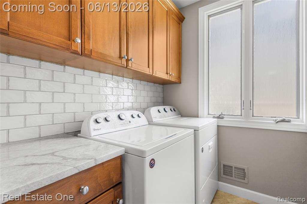 2428 Pine Lake Road, West Bloomfield, MI 48324 — Photo 59