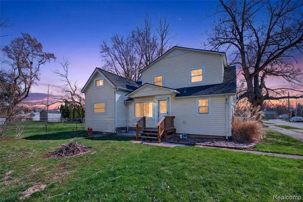 29157 S Wesley Avenue, Flat Rock, MI 48134