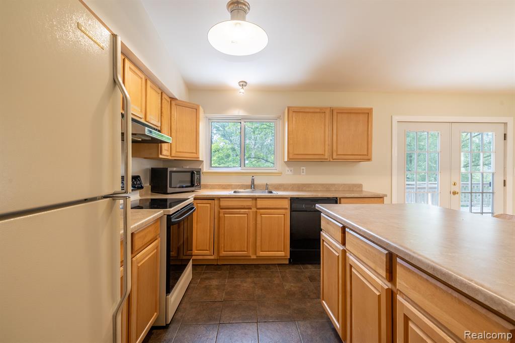 9920 DEXTER PINCKNEY Road, Pinckney, MI 48169 — Photo 18