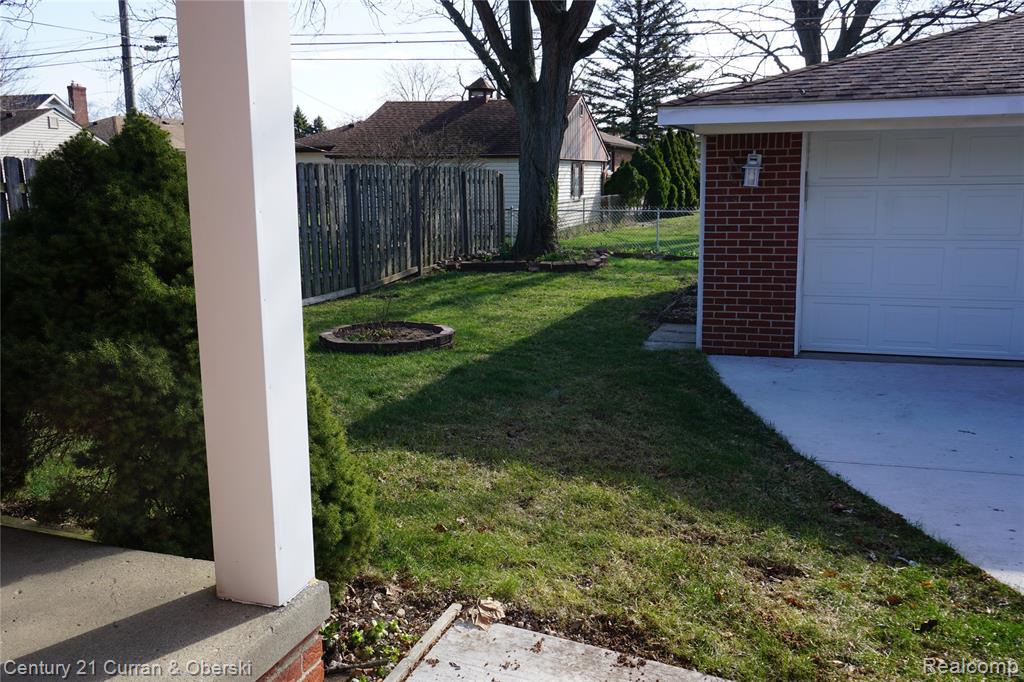 7518 Highview Street, Dearborn Heights, MI 48127 — Photo 8