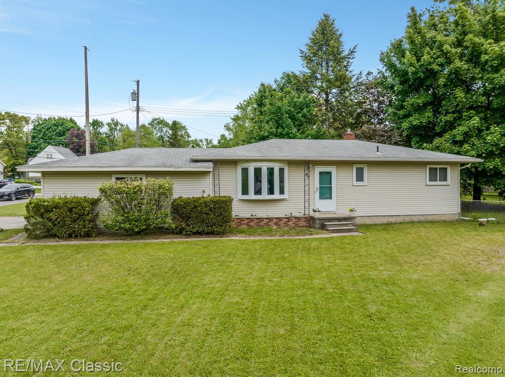 94 CRESCENT LAKE Road, Waterford, MI 48327 — Photo 34