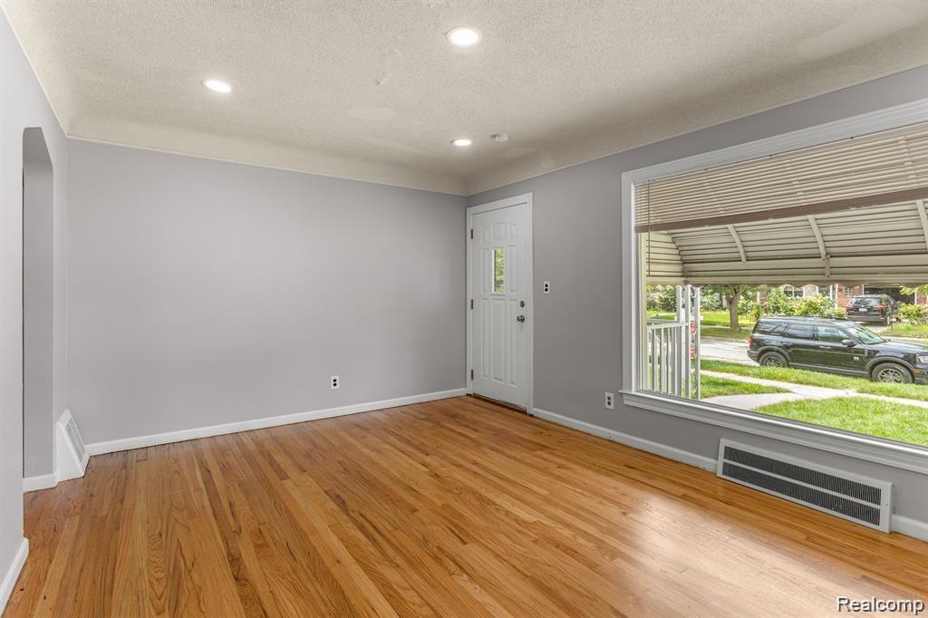 4127 HOWARD Street, Lincoln Park, MI 48146 — Photo 4