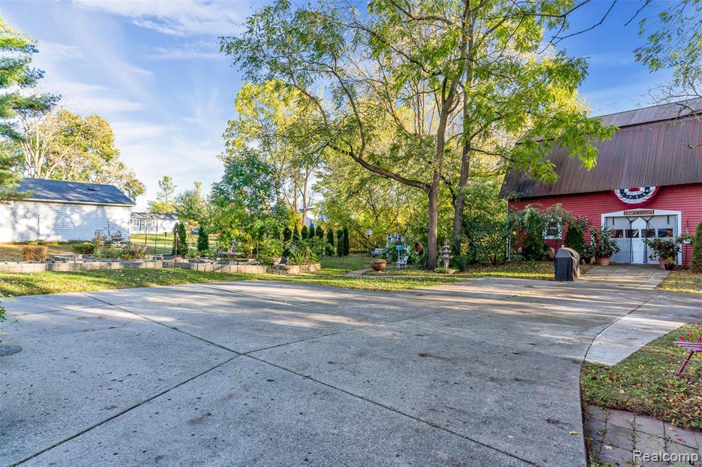 327 Reid Road, Grand Blanc, MI 48439 — Photo 55