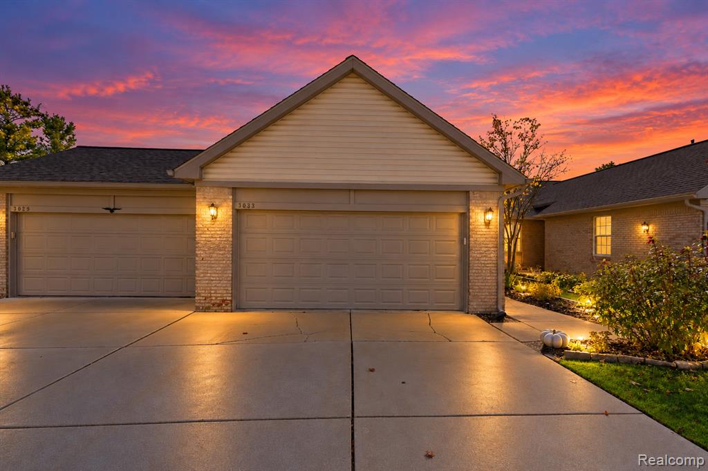 3033 Harbor Court, Waterford, MI 48328