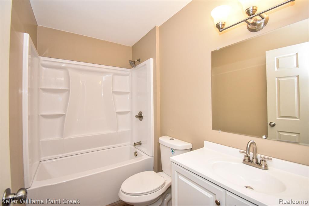 10110 SMITHS CREEK Road, Wales, MI — Photo 16