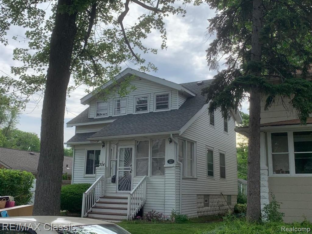 304 BAKER Street - Photo 2