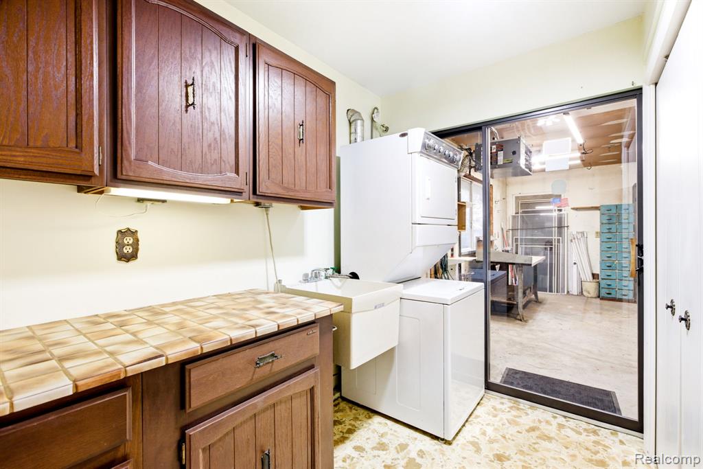 5208 N Hillcrest Drive, MI 48049 — Photo 22