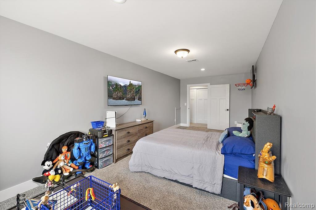 46930 Riverpark E, Macomb, MI 48044 — Photo 46