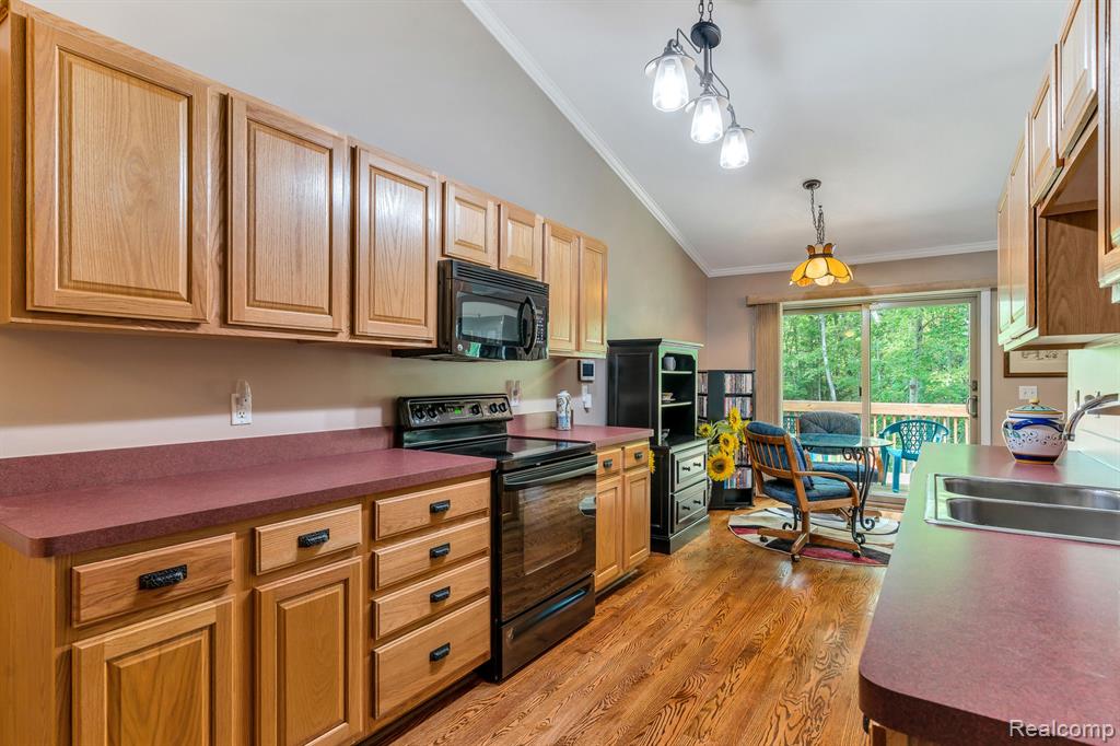 1071 OLD LEAKE, Holly, MI 48442 — Photo 14