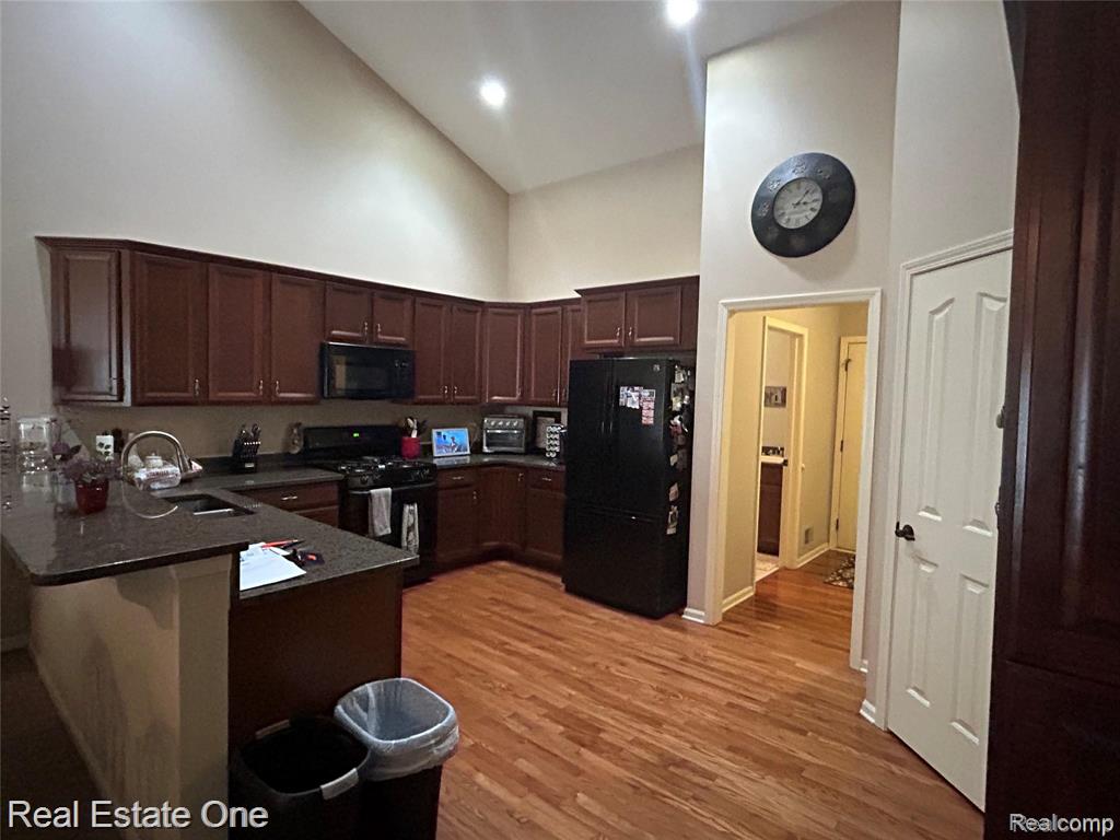748 KNOLLS LANDING Drive, Milford, MI 48381 — Photo 5