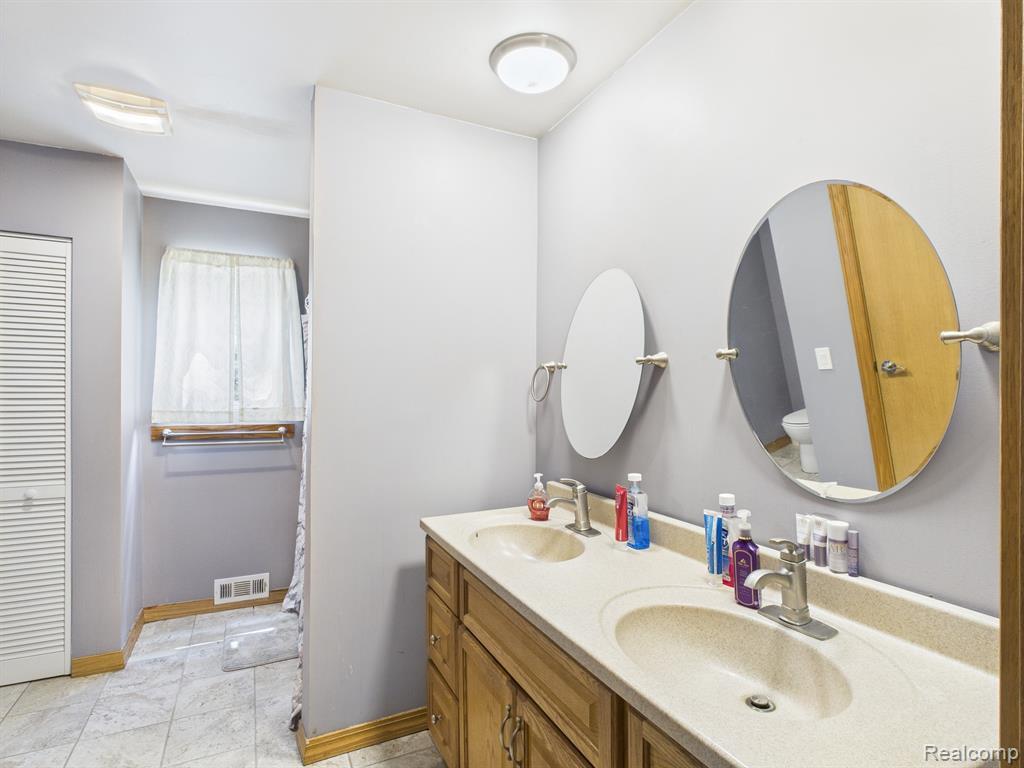 193 MILLER LAKE Road, Columbiaville, MI 48421 — Photo 15