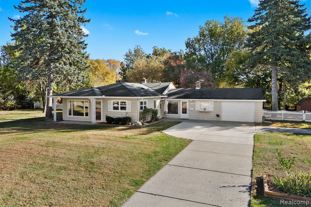 8946 OPORTO Street, Livonia, MI 48150 — Photo 29
