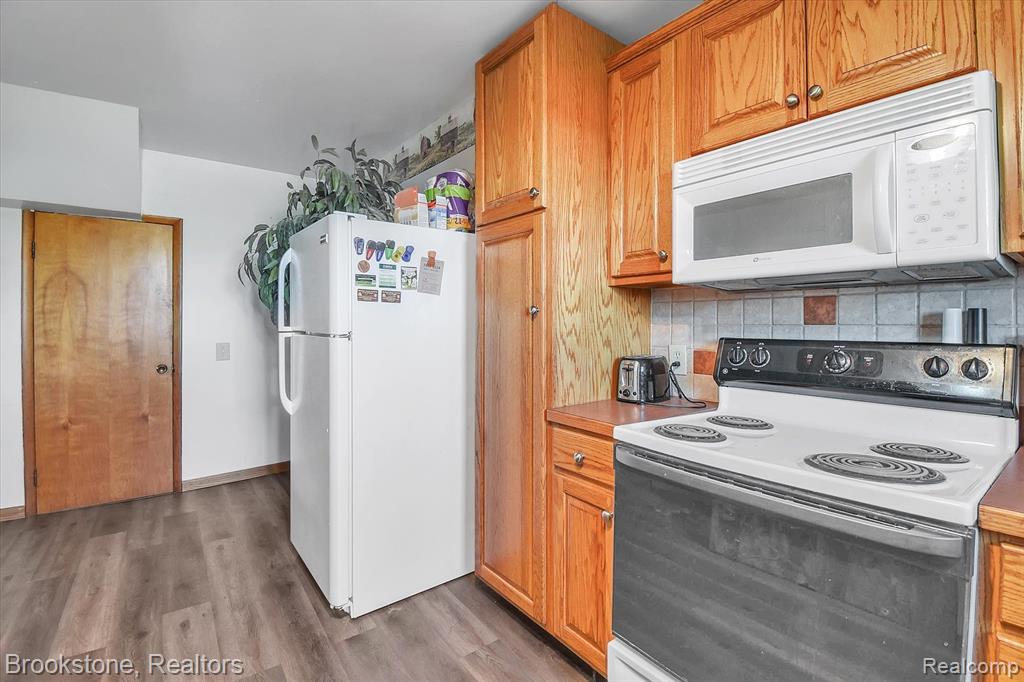 10150 Easton Road, New Lothrop, MI 48460 — Photo 12